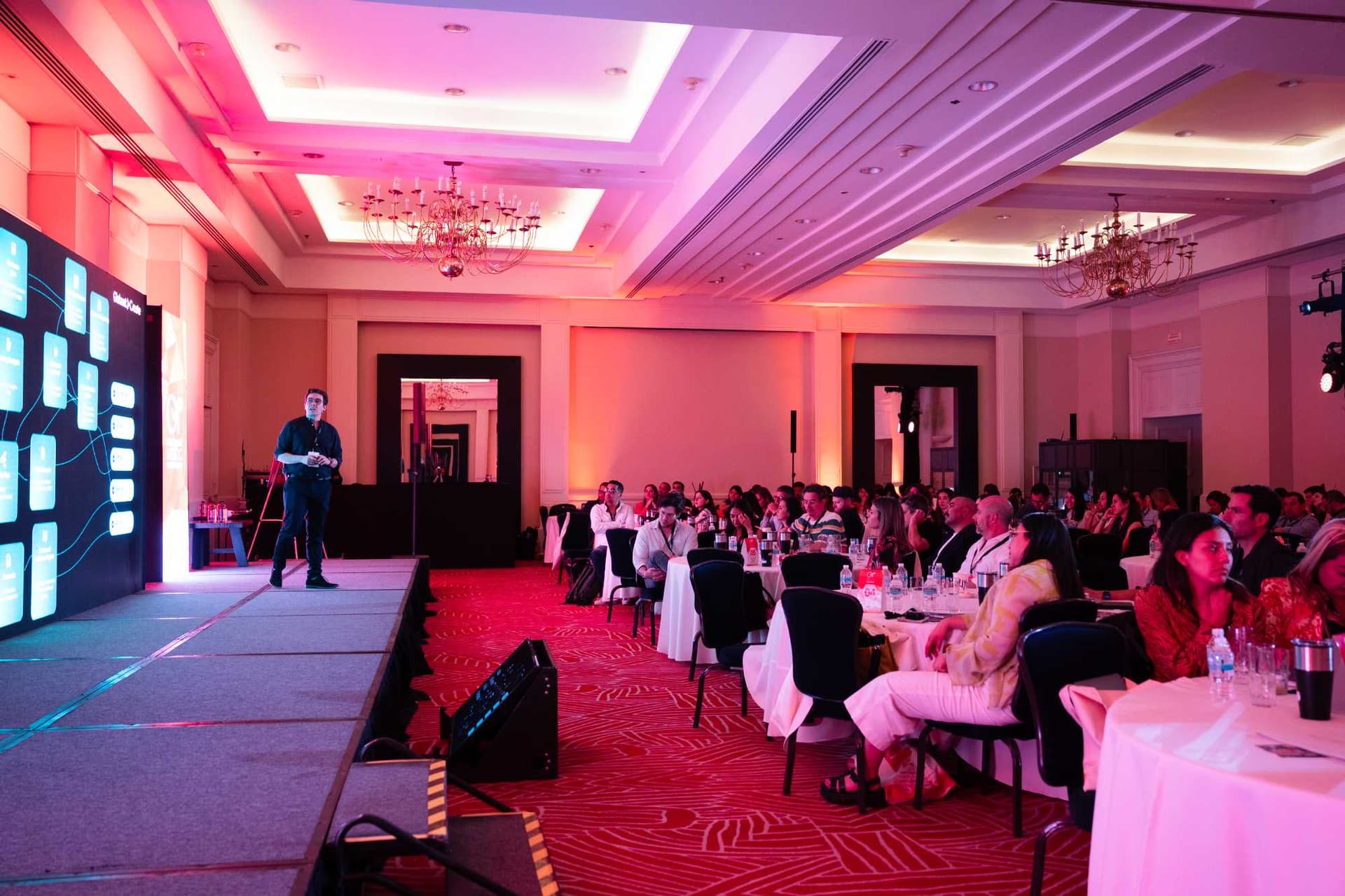 CMO Summit México · keynote stage